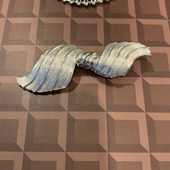 Five Silver Toned Brooches - Picture 8 of 11